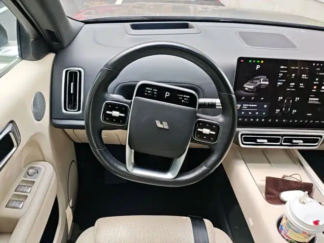 Li Auto L9 — Фото автомобиля 10