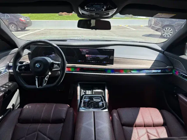 BMW i7 — Фото автомобиля 22