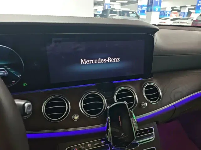 Mercedes-Benz E-Class — Фото автомобиля 12