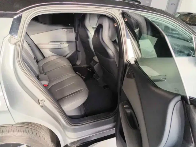 Lynk & Co Z20 — Фото автомобиля 11