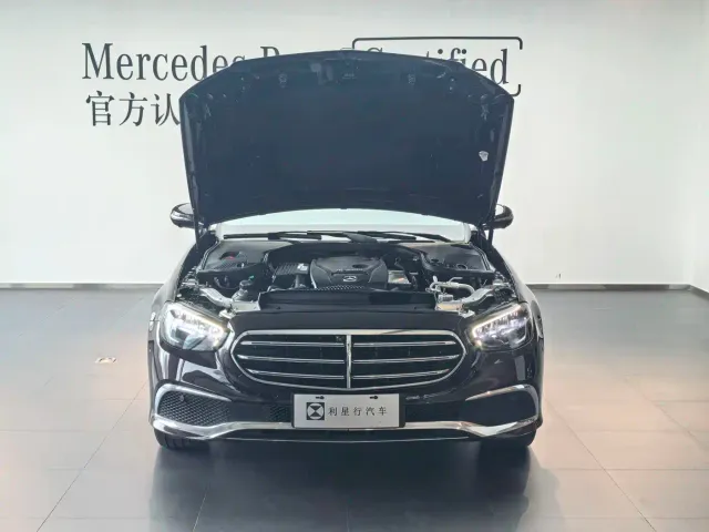 Mercedes-Benz E-Class — Фото автомобиля 3