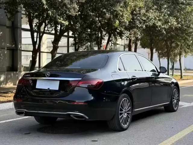 Mercedes-Benz E-Class — Фото автомобиля 7