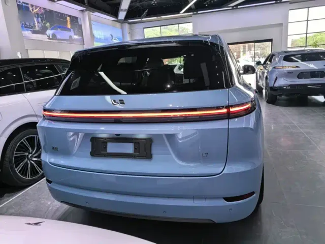 Li Auto L7 — Фото автомобиля 5