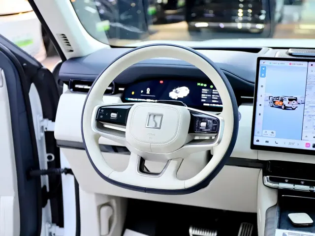 ZEEKR Zeekr 9X 2025 model Ultra Edition 70kWh — Фото автомобиля 18