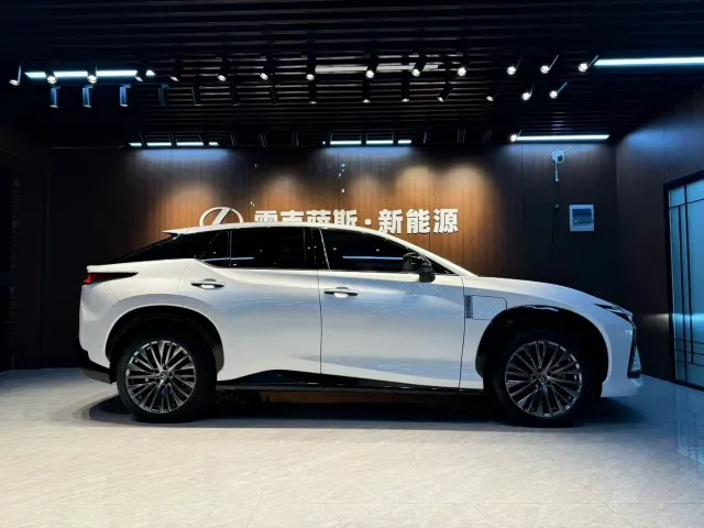 Lexus RZ — Фото автомобиля 2
