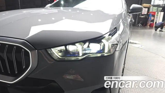 BMW 5-Series 5 серия (G60) 530i xDrive M Sport — Фото автомобиля 18