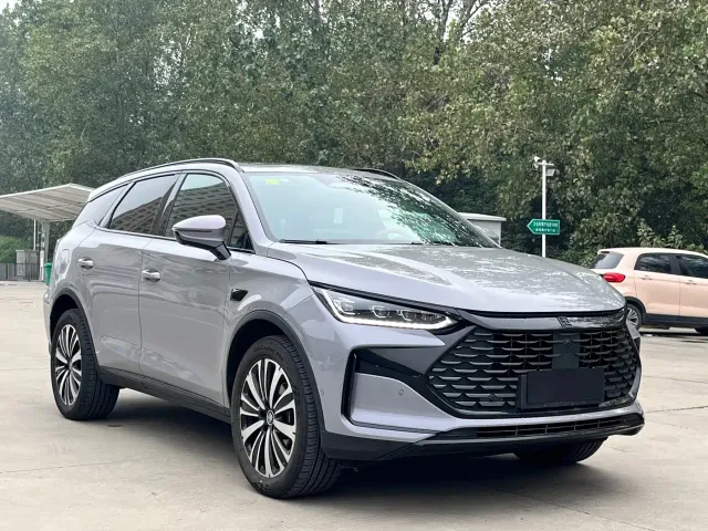 BYD Tang — Фото автомобиля 3
