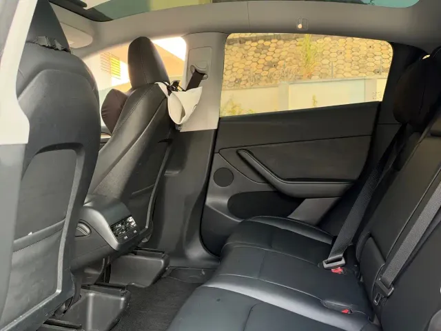 Tesla Model Y — Фото автомобиля 9