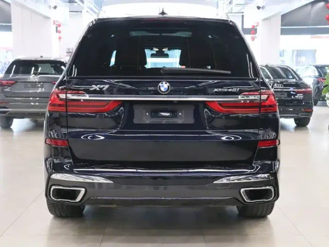 BMW X7 — Фото автомобиля 4
