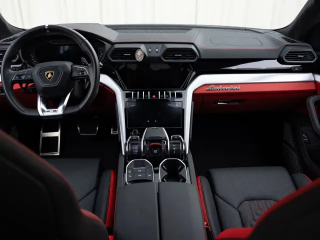 Lamborghini Urus — Фото автомобиля 18