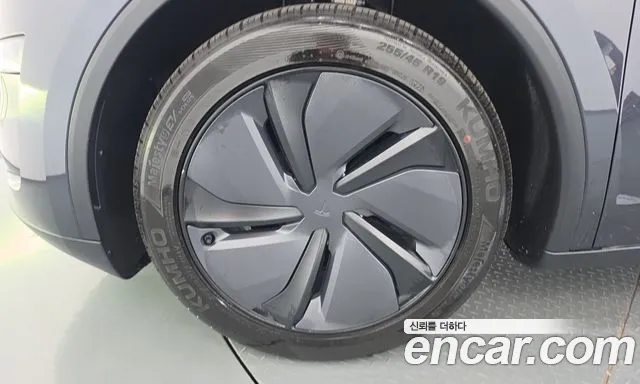 Tesla Model Y — Фото автомобиля 5