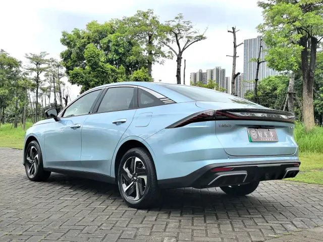 Geely Galaxy L6 — Фото автомобиля 7