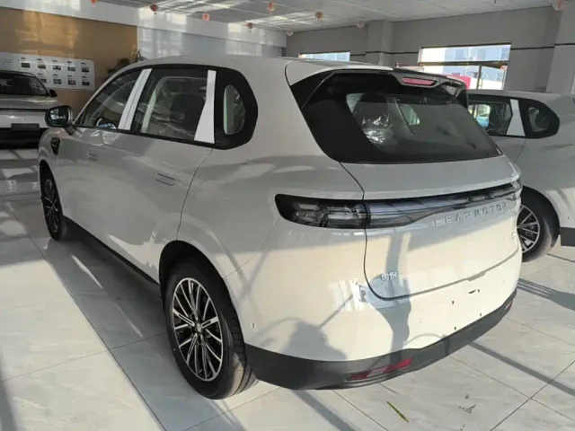 Leapmotor B10 — Фото автомобиля 4