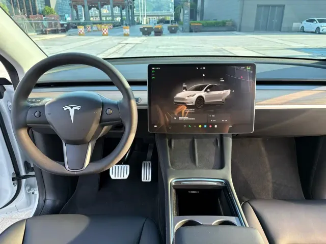 Tesla Model Y — Фото автомобиля 9