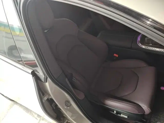 Xiaomi SU7 — Фото автомобиля 24