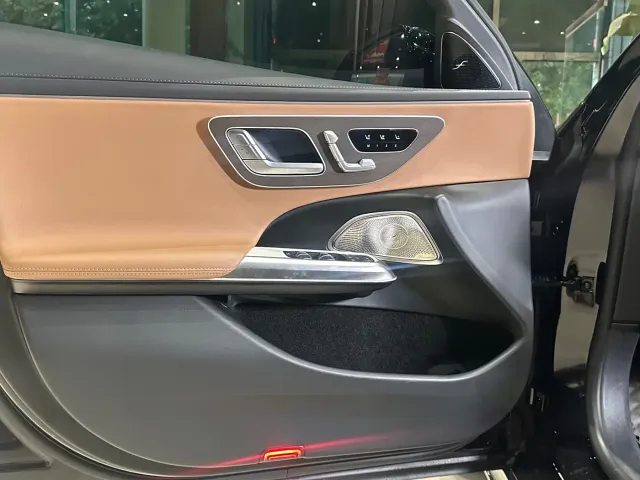 Mercedes-Benz E-Class — Фото автомобиля 16