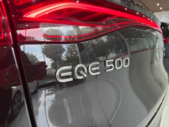 Mercedes-Benz EQE SUV — Фото автомобиля 8