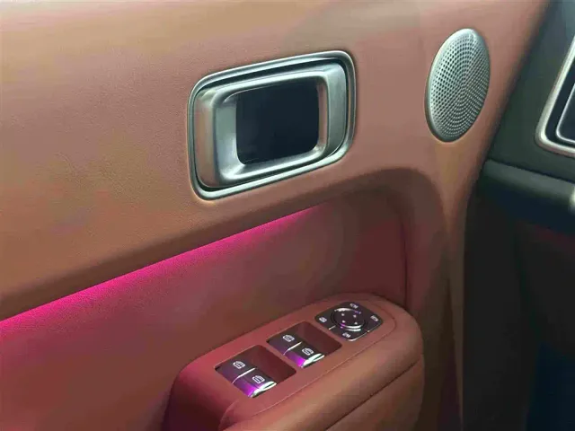 Li Auto L8 — Фото автомобиля 16