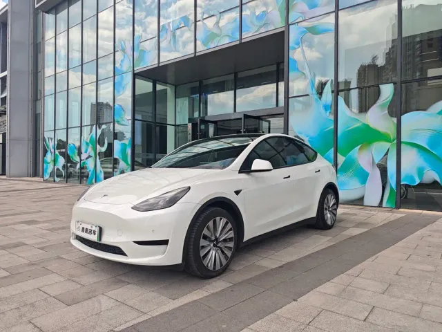 Фотография автомобиля — Tesla Model Y