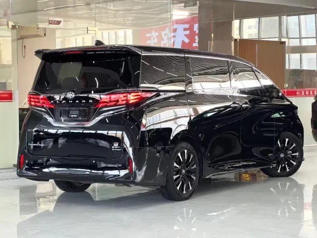 Toyota Alphard — Фото автомобиля 2