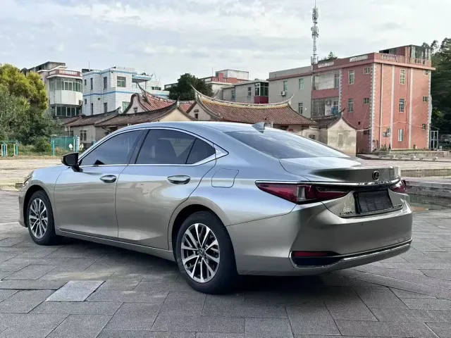 Lexus ES — Фото автомобиля 7