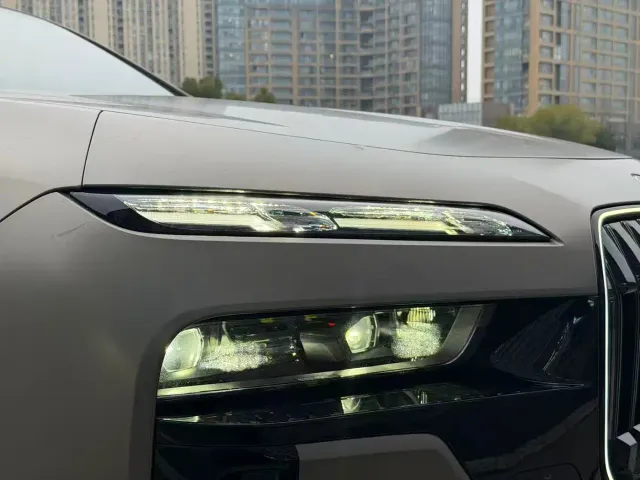 BMW i7 — Фото автомобиля 11