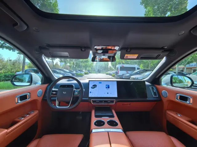 Li Auto L8 — Фото автомобиля 5