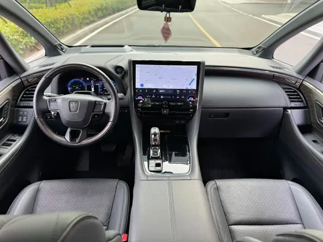 Toyota Vellfire — Фото автомобиля 7