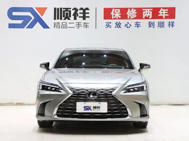 Lexus ES — Фото автомобиля 2