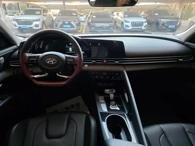Hyundai Elantra — Фото автомобиля 14