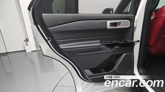 Ford Explorer Explorer 6 поколение 3.0 Platinum 4WD — Фото автомобиля 25