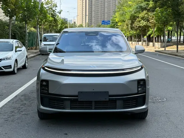 Li Auto L7 — Фото автомобиля 2