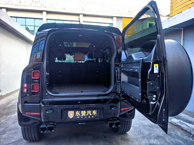 Land Rover Defender — Фото автомобиля 11