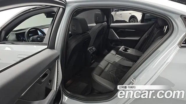 BMW 5-Series 5 серия (G60) 523d M Sport — Фото автомобиля 10