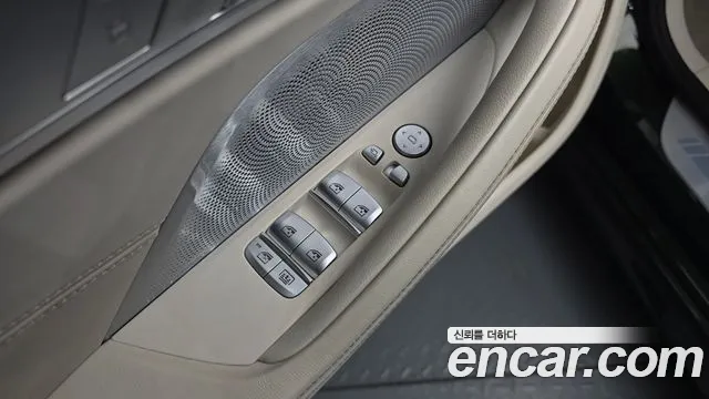 BMW 8 Series G15 — Фото автомобиля 29