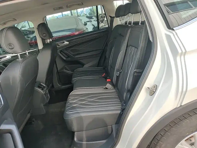 Volkswagen Tiguan L — Фото автомобиля 16