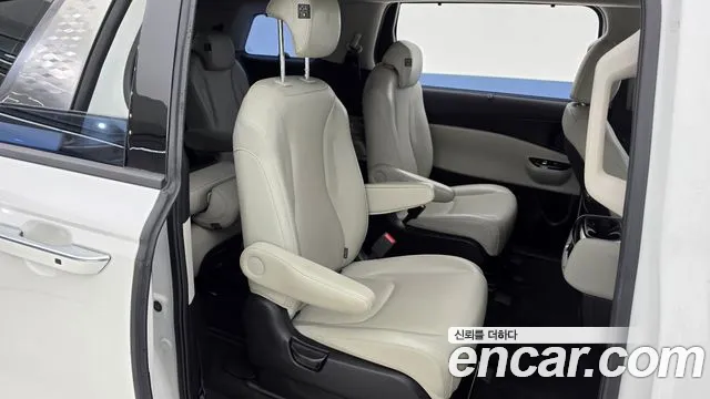 Kia Carnival Generation 4 — Фото автомобиля 11