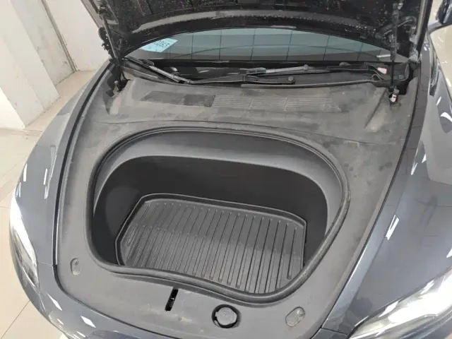 Tesla Model 3 — Фото автомобиля 19