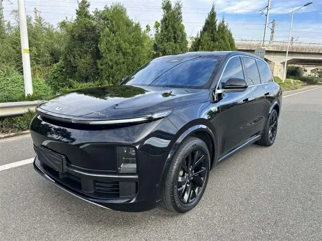 Li Auto L8 — Фото автомобиля 12