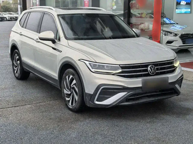 Volkswagen Tiguan L — Фото автомобиля 3