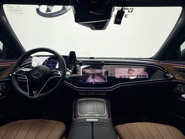 Mercedes-Benz E-Class — Фото автомобиля 10