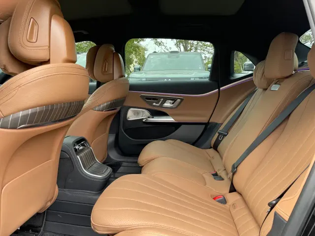 Mercedes-Benz E-Class — Фото автомобиля 9