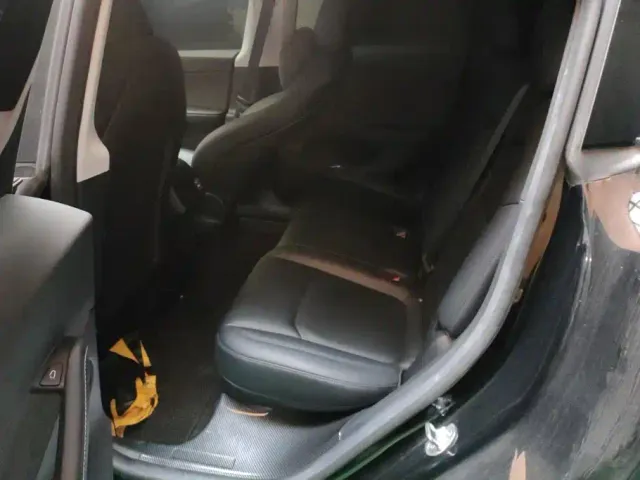 Tesla Model Y — Фото автомобиля 11