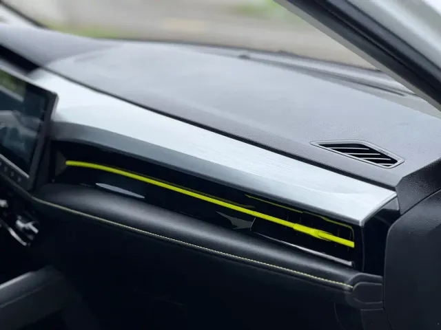 Roewe i5 — Фото автомобиля 24
