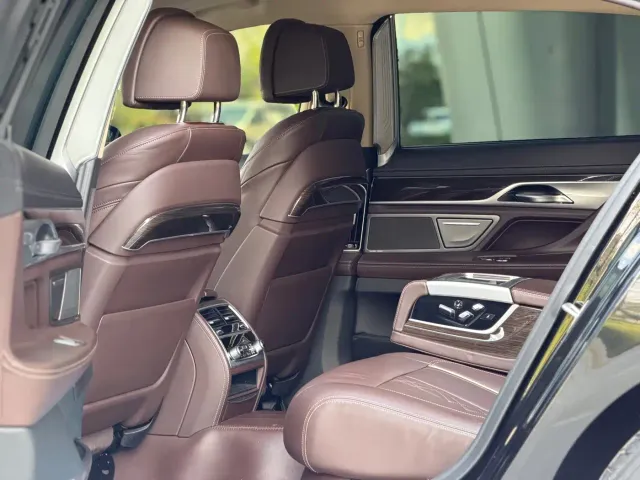 BMW 7 Series — Фото автомобиля 11