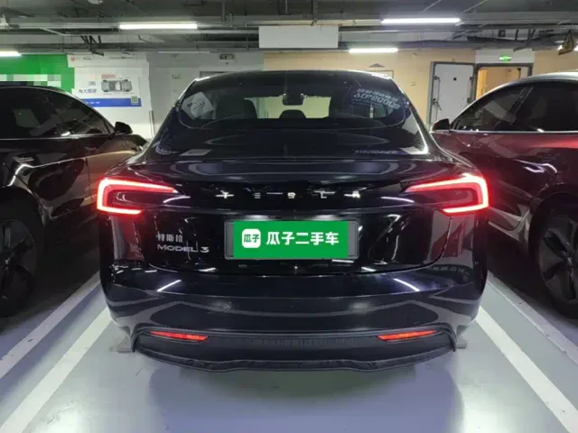 Tesla Model 3 — Фото автомобиля 5