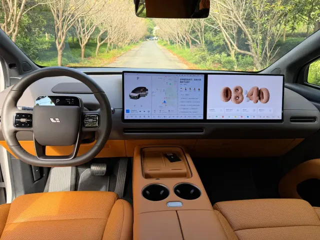 Li Auto i8 — Фото автомобиля 5