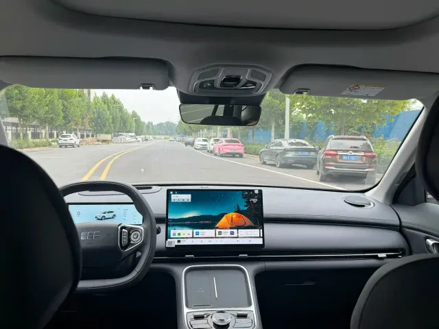 Geely Galaxy Starship 7 EM-i — Фото автомобиля 5