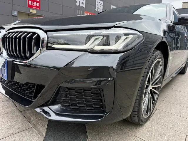 BMW 5 Series — Фото автомобиля 12