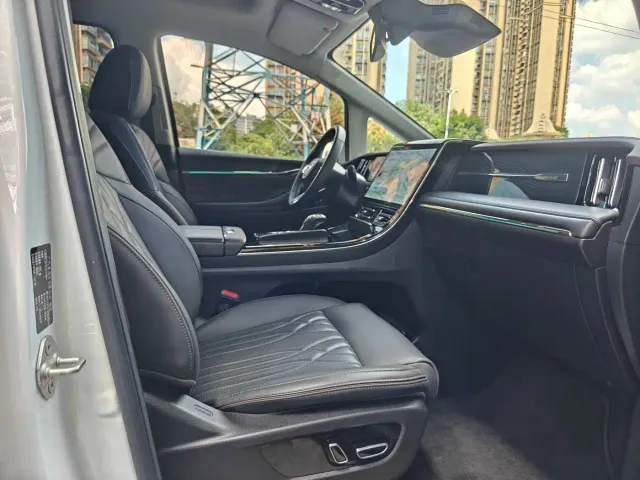 GAC Trumpchi M8 — Фото автомобиля 11